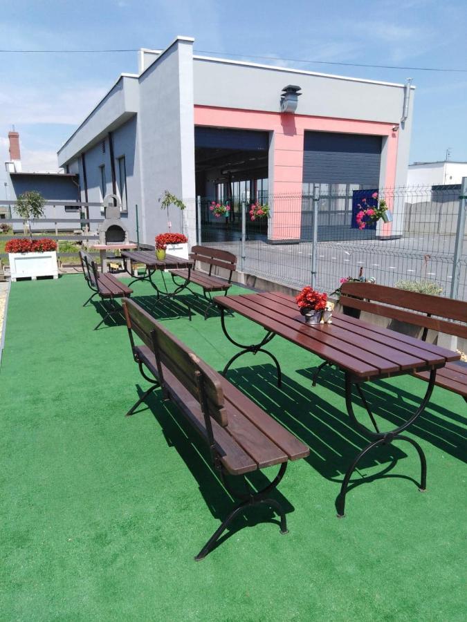 Aparthotel Pod Kogucikiem Krzyzanowice Esterno foto