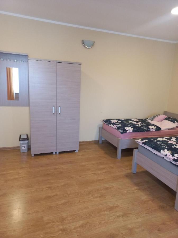 Aparthotel Pod Kogucikiem Krzyzanowice Esterno foto